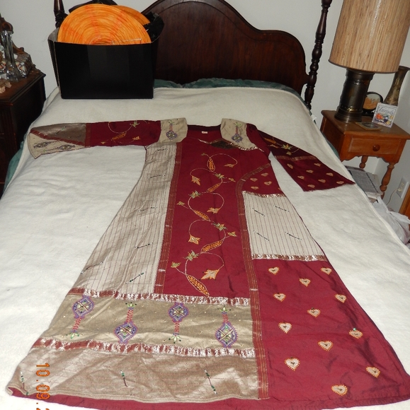 Medium abaya burgandy tan floral embroidery - Picture 1 of 2